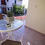 Helena's Two * Wolos