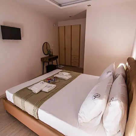 Helena's Two Apartment
