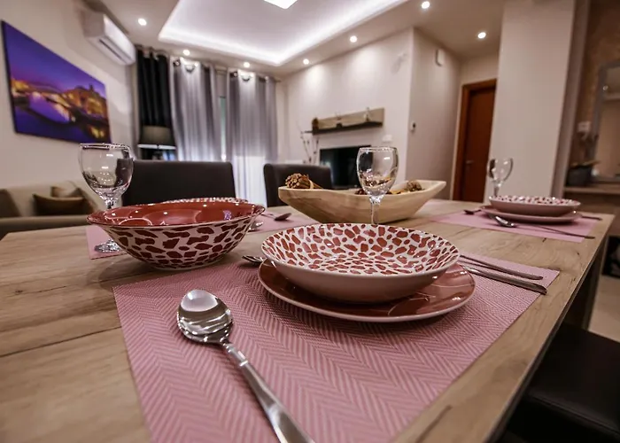 Helena's Two * Βόλος