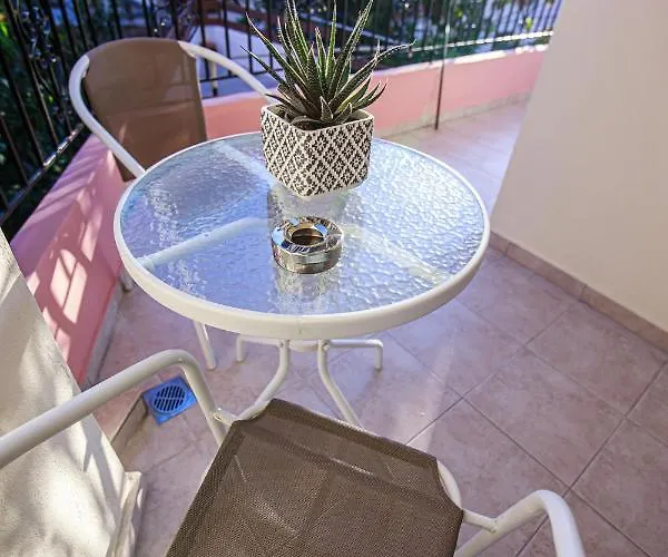 Διαμέρισμα Helena's Two *